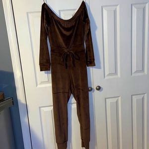 Velour jumpsuit!🤎